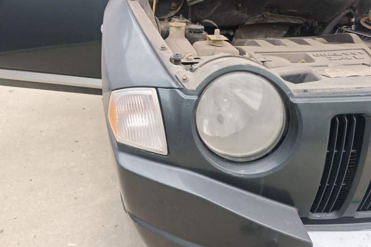 Used Jeep Compass 2010 2.4L Four-Wheel Drive Limited Edition Right Front Headlight