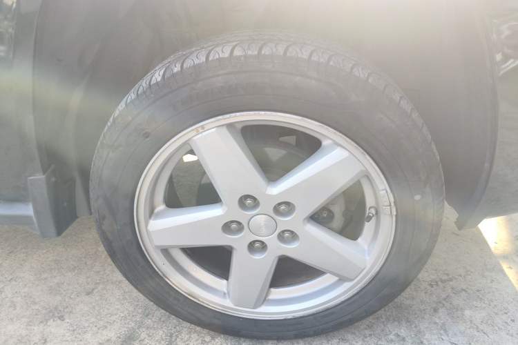 Used Jeep Compass 2010 2.4L Four-Wheel Drive World Cup Special Edition Right Front Wheel Hub