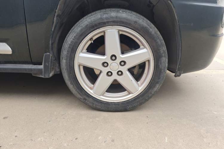 Used Jeep Compass 2010 2.4L Four-Wheel Drive Limited Edition Right Front Wheel Hub