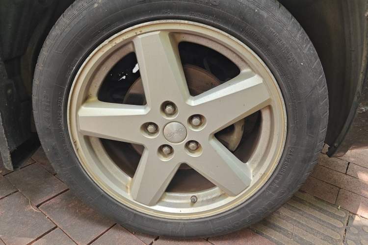 Used Jeep Compass 2010 2.4L Four-Wheel Drive Limited Edition Right Front Wheel Hub