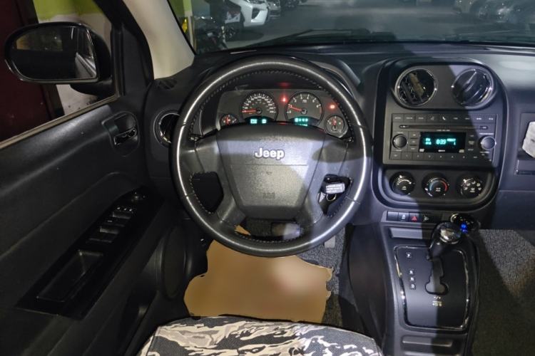 Used Jeep Compass 2010 2.4L four-wheel drive sport version Steering Wheel