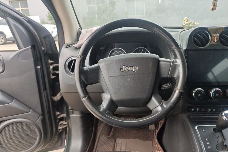 Used Jeep Compass 2010 2.4L Four-Wheel Drive Limited Edition Steering Wheel
