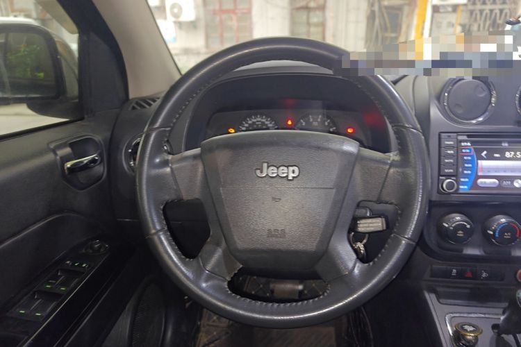 Used Jeep Compass 2010 2.4L four-wheel drive sport version Steering Wheel