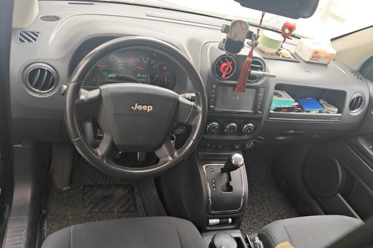 Used Jeep Compass 2010 2.4L four-wheel drive sport version Steering Wheel