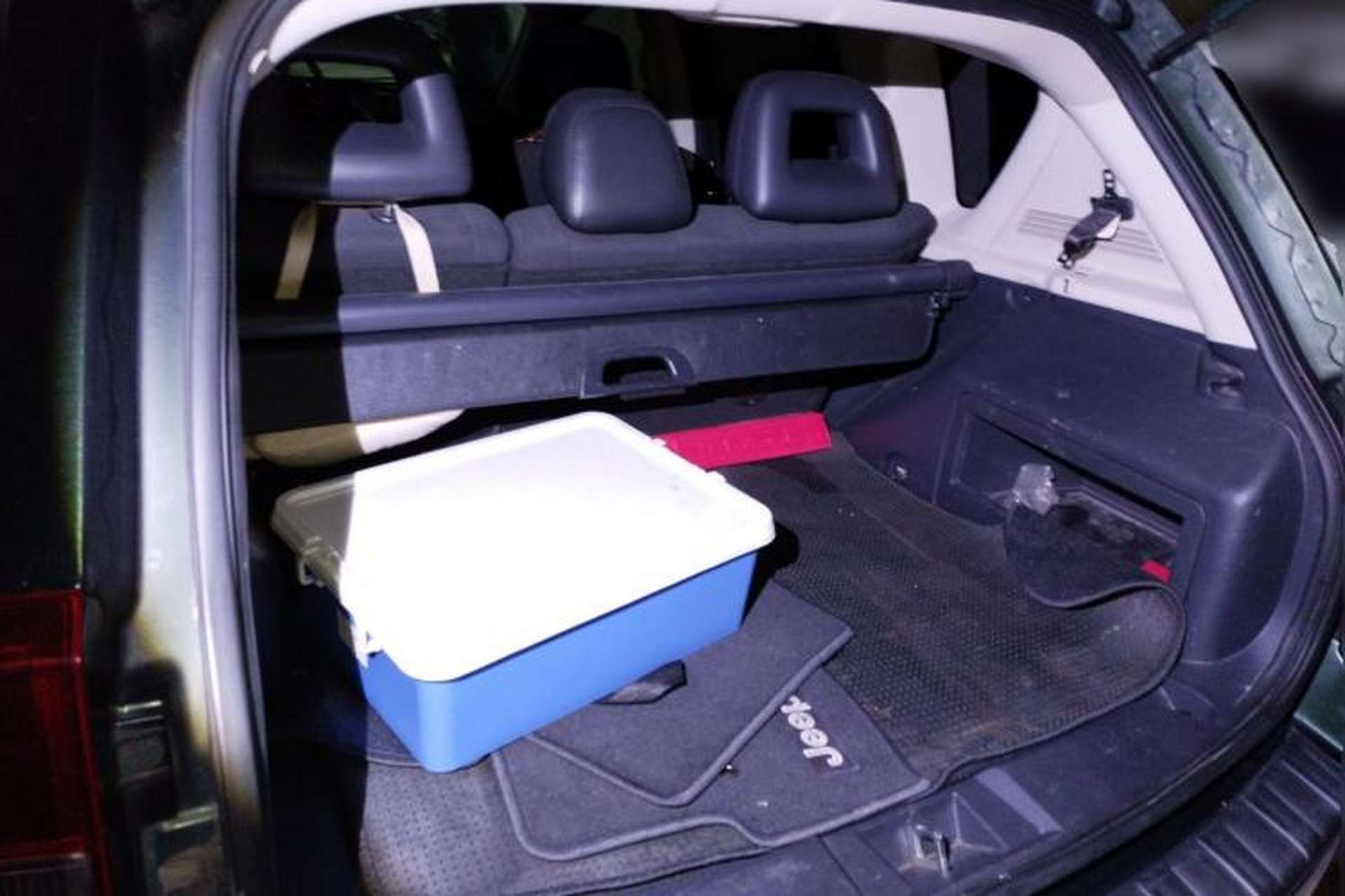 Used Jeep Compass 2010 2.4L four-wheel drive sport version Trunk