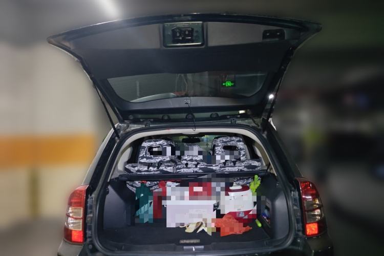 Used Jeep Compass 2010 2.4L four-wheel drive sport version Trunk