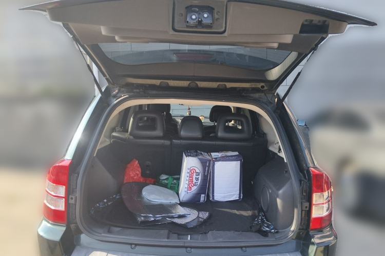 Used Jeep Compass 2010 2.4L Four-Wheel Drive World Cup Special Edition Trunk