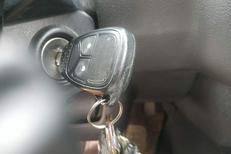 Used Jeep Compass 2010 2.4L four-wheel drive sport version Vehicle Key