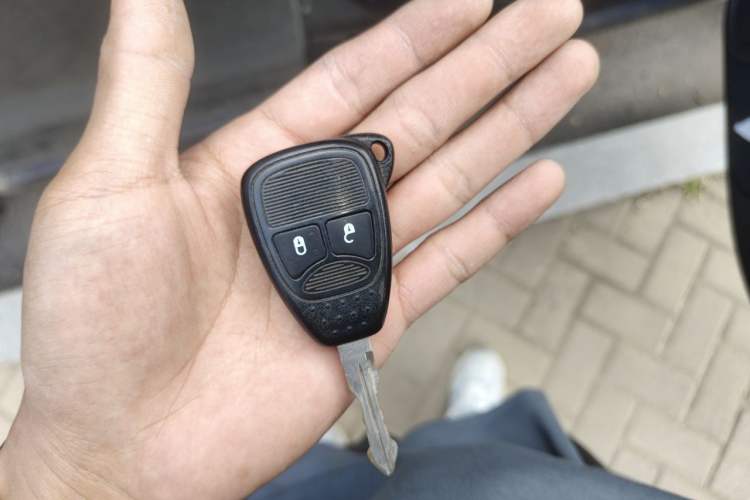 Used Jeep Compass 2010 2.4L four-wheel drive sport version Vehicle Key