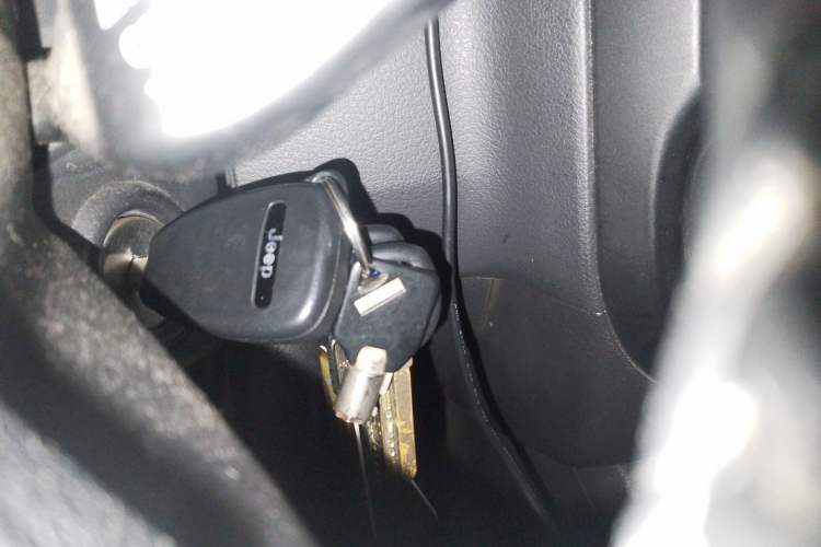 Used Jeep Compass 2010 2.4L four-wheel drive sport version Vehicle Key