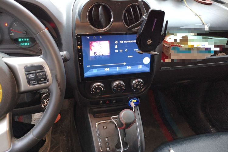 Used Jeep Compass 2011 2.4L four-wheel-drive sport version Audio And AC Panel