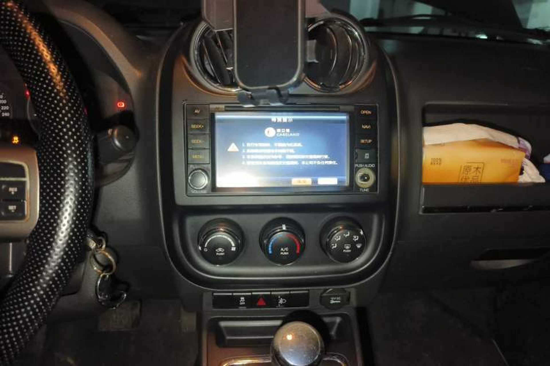 Used Jeep Compass 2011 2.0L two-wheel drive sport version Audio And AC Panel