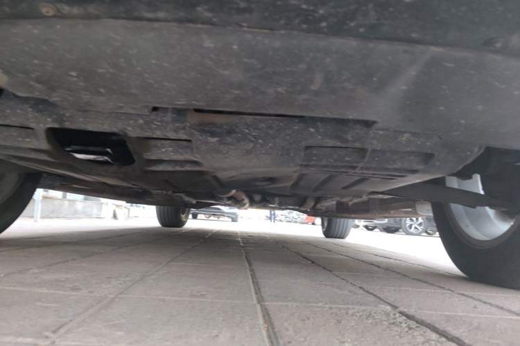 Used Jeep Compass 2011 2.4L four-wheel drive Comfort version Chassis Front