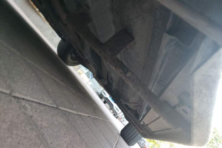 Used Jeep Compass 2011 2.4L four-wheel drive Comfort version Chassis Front Left