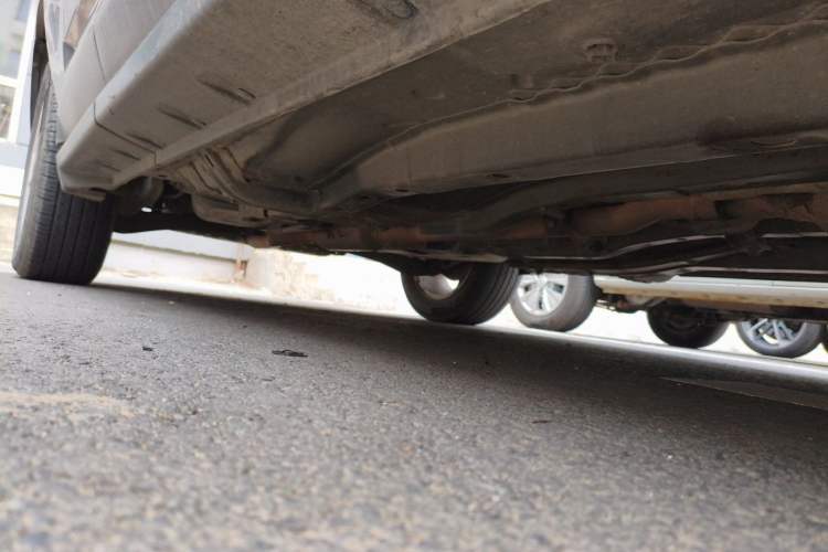 Used Jeep Compass 2011 2.4L four-wheel-drive sport version Chassis Front Right