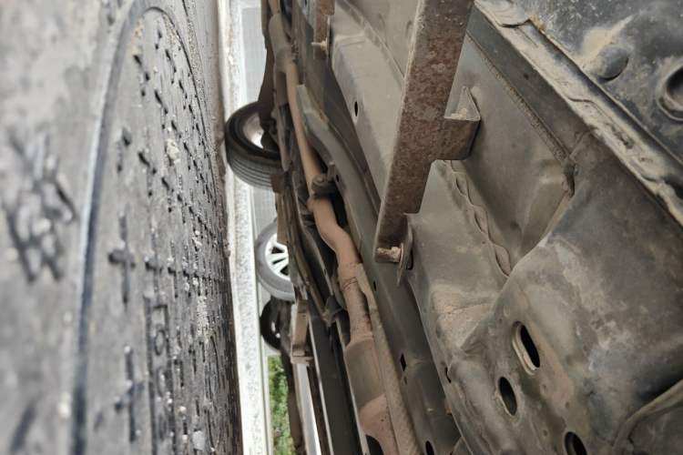 Used Jeep Compass 2011 2.4L four-wheel drive Comfort version Chassis Front Right