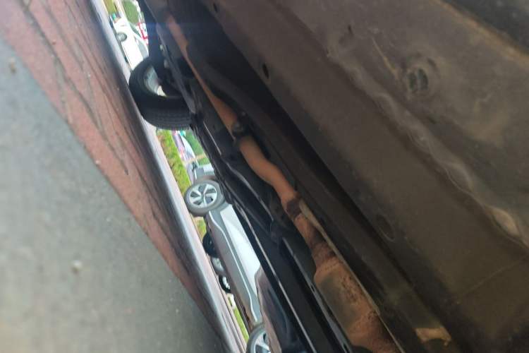 Used Jeep Compass 2011 2.4L four-wheel drive Comfort version Chassis Front Right