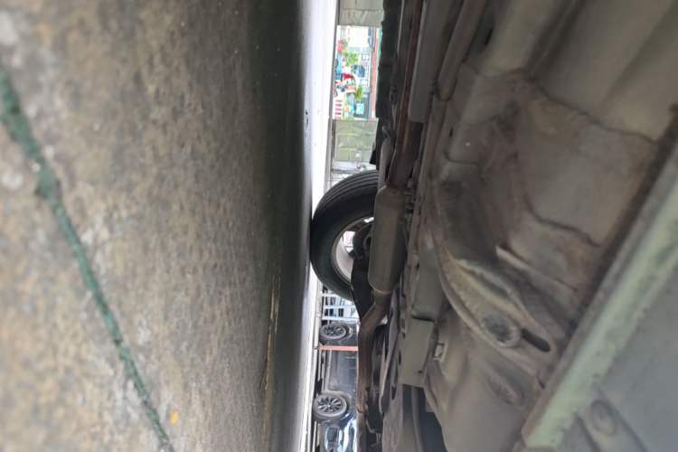 Used Jeep Compass 2011 2.4L four-wheel-drive sport version Chassis Rear Left