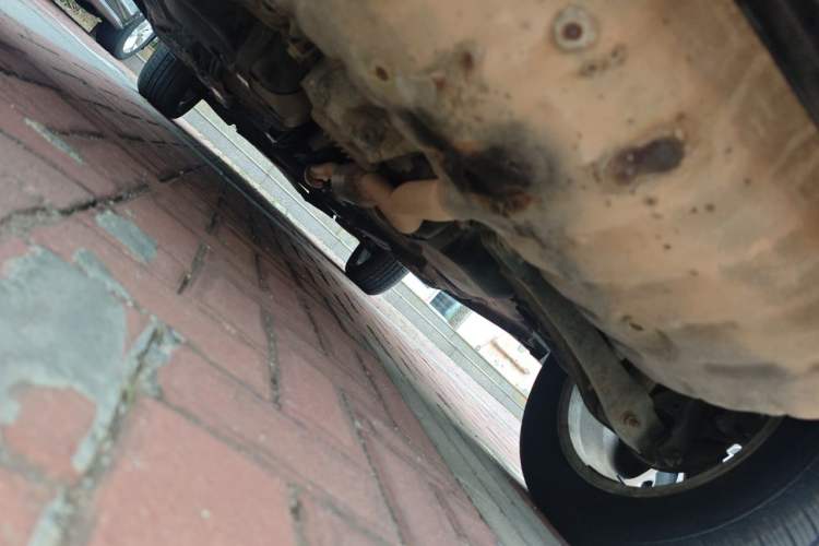 Used Jeep Compass 2011 2.4L four-wheel drive Comfort version Chassis Rear