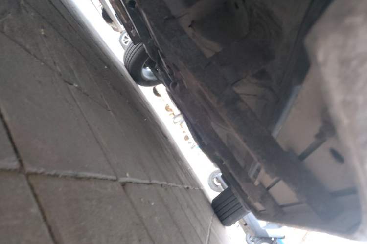 Used Jeep Compass 2011 2.4L four-wheel drive Comfort version Chassis Rear Right