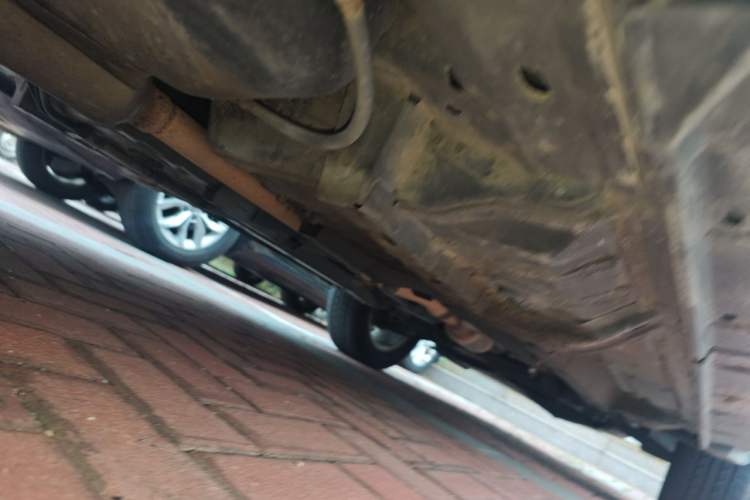 Used Jeep Compass 2011 2.4L four-wheel drive Comfort version Chassis Rear Right