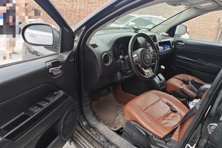 Used Jeep Compass 2011 2.4L four-wheel drive Comfort version Driver Seat