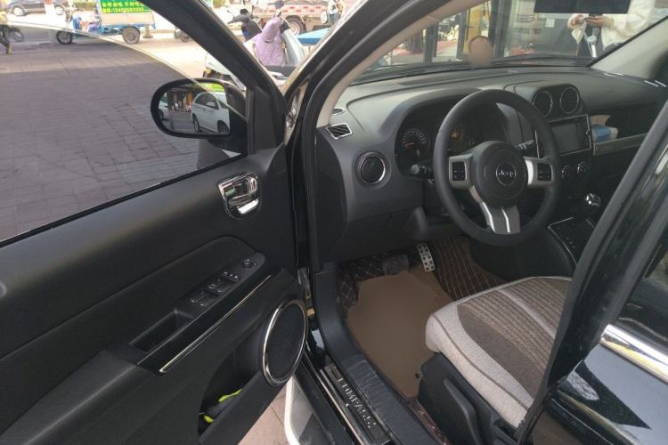 Used Jeep Compass 2011 2.4L four-wheel drive Comfort version Driver Seat