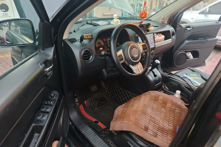 Used Jeep Compass 2011 2.4L four-wheel drive Comfort version Driver Seat