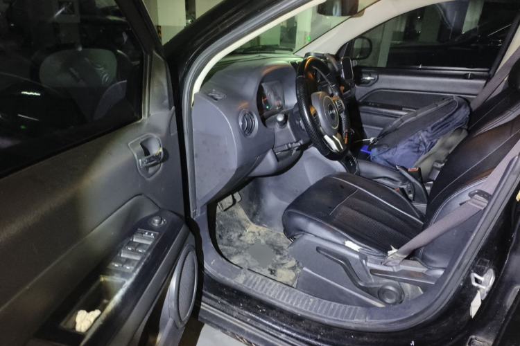 Used Jeep Compass 2011 2.0L two-wheel drive sport version Driver Seat
