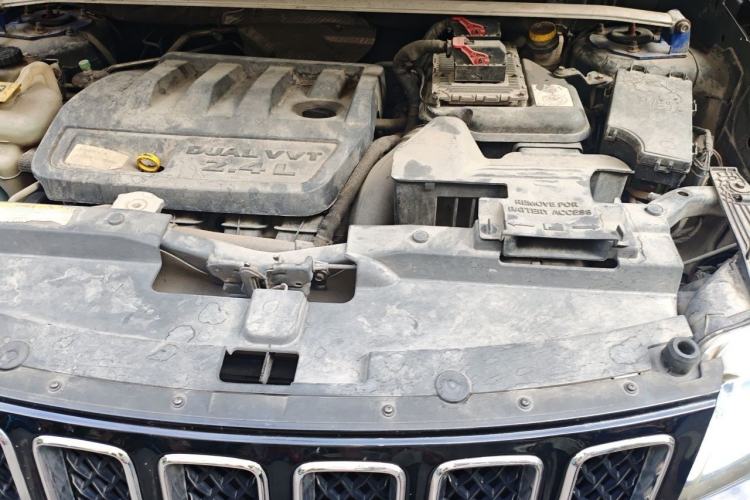 Used Jeep Compass 2011 2.4L four-wheel drive luxury version Engine Bay