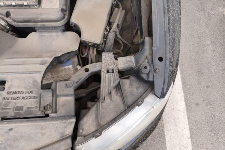 Used Jeep Compass 2011 2.4L four-wheel-drive sport version Engine Bay Left