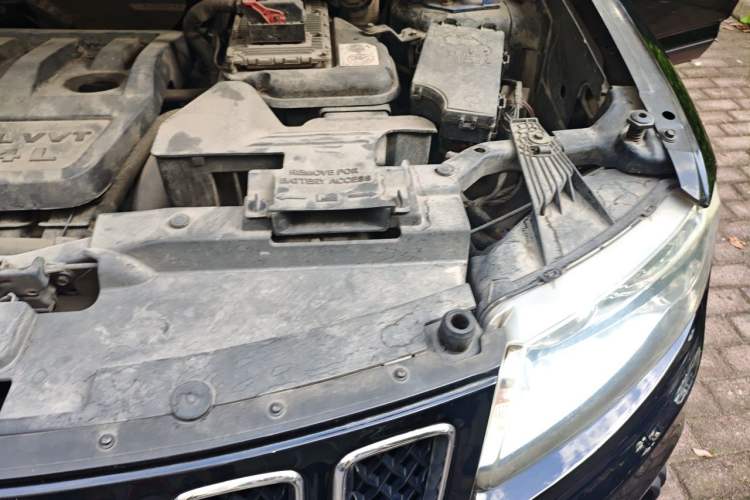 Used Jeep Compass 2011 2.4L four-wheel drive luxury version Engine Bay Left