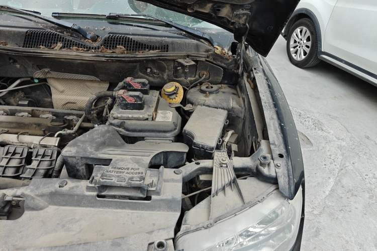 Used Jeep Compass 2011 2.4L four-wheel drive Comfort version Engine Bay Left