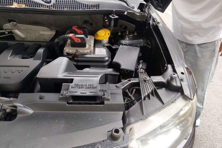 Used Jeep Compass 2011 2.0L two-wheel drive sport version Engine Bay Left