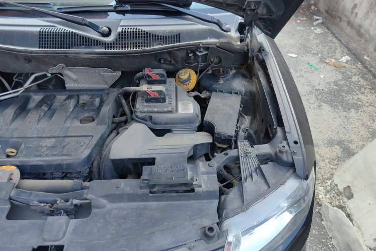 Used Jeep Compass 2011 2.0L two-wheel drive sport version Engine Bay Left