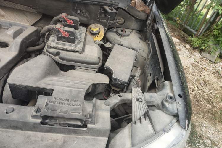 Used Jeep Compass 2011 2.4L four-wheel-drive sport version Engine Bay Left