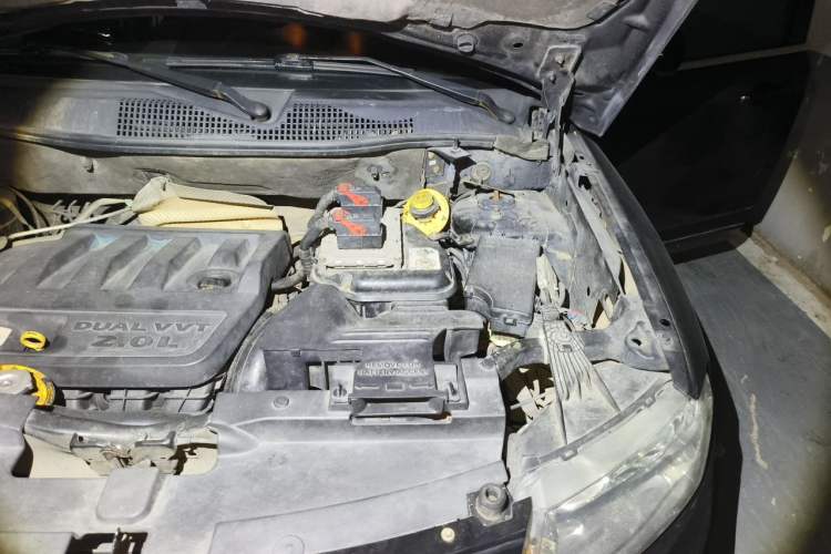 Used Jeep Compass 2011 2.0L two-wheel drive sport version Engine Bay Left