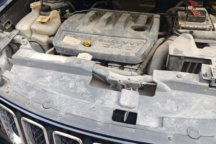 Used Jeep Compass 2011 2.4L four-wheel drive luxury version Engine Bay Right