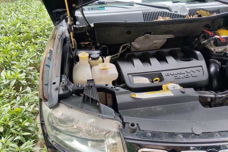 Used Jeep Compass 2011 2.0L two-wheel drive sport version Engine Bay Right
