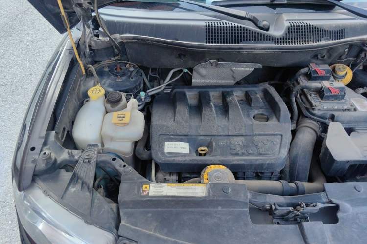 Used Jeep Compass 2011 2.0L two-wheel drive sport version Engine Bay Right