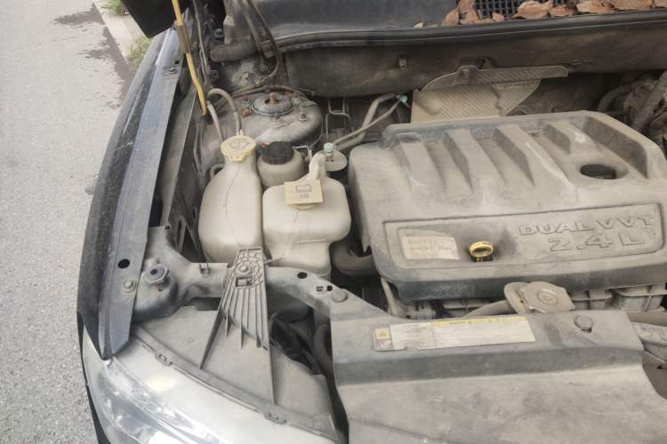 Used Jeep Compass 2011 2.4L four-wheel-drive sport version Engine Bay Right