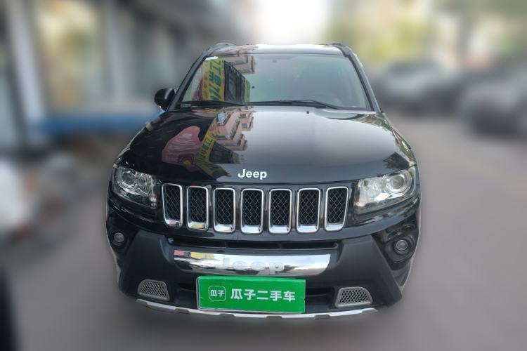 Used Jeep Compass 2011 2.4L four-wheel drive Comfort version Front