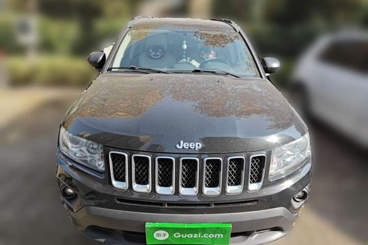 Used Jeep Compass 2011 2.4L four-wheel-drive sport version Front