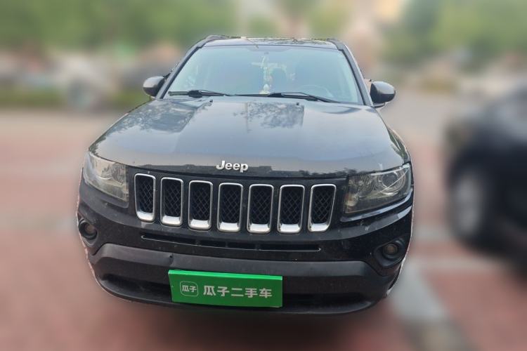 Used Jeep Compass 2011 2.4L four-wheel drive Comfort version Front