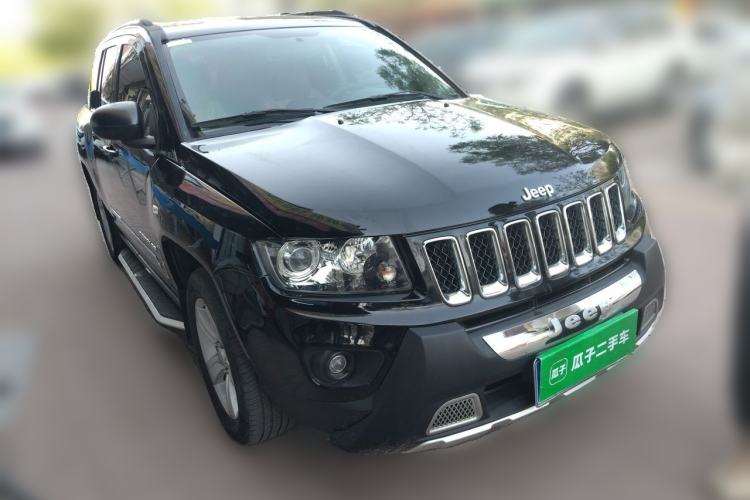 Used Jeep Compass 2011 2.4L four-wheel drive Comfort version Front Right 45 Deg