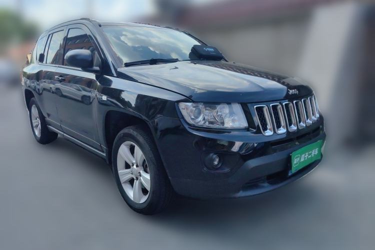 Used Jeep Compass 2011 2.0L two-wheel drive sport version Front Right 45 Deg