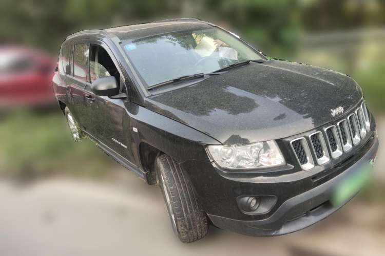 Used Jeep Compass 2011 2.4L four-wheel-drive sport version Front Right 45 Deg