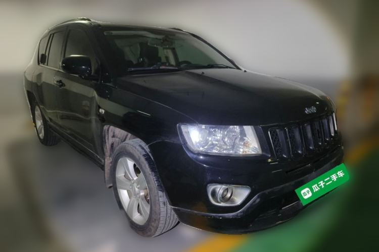 Used Jeep Compass 2011 2.0L two-wheel drive sport version Front Right 45 Deg