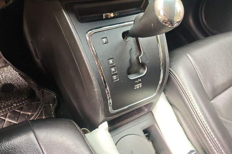 Used Jeep Compass 2011 2.4L four-wheel drive luxury version Gear Lever