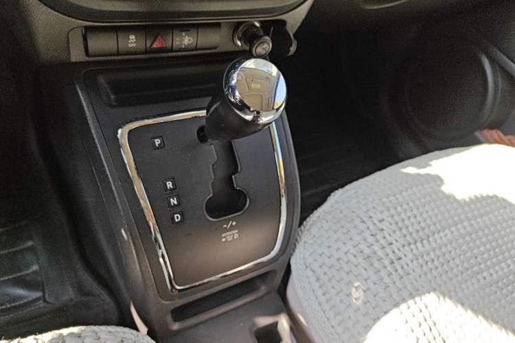 Used Jeep Compass 2011 2.4L four-wheel-drive sport version Gear Lever